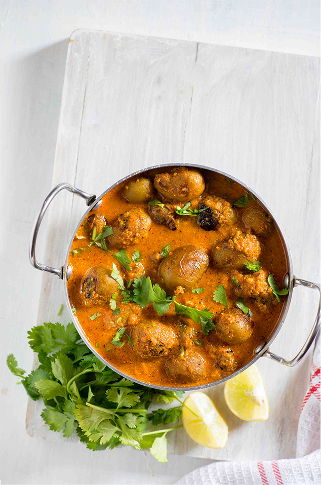 Kashmiri dum Aloo is a dish from the Kashmiri cuisine that is made with baby potatoes in a rich and spicy curry. Also known as Dum Olav or Dun Aloo, Kashmiri dum aloo is served with rice