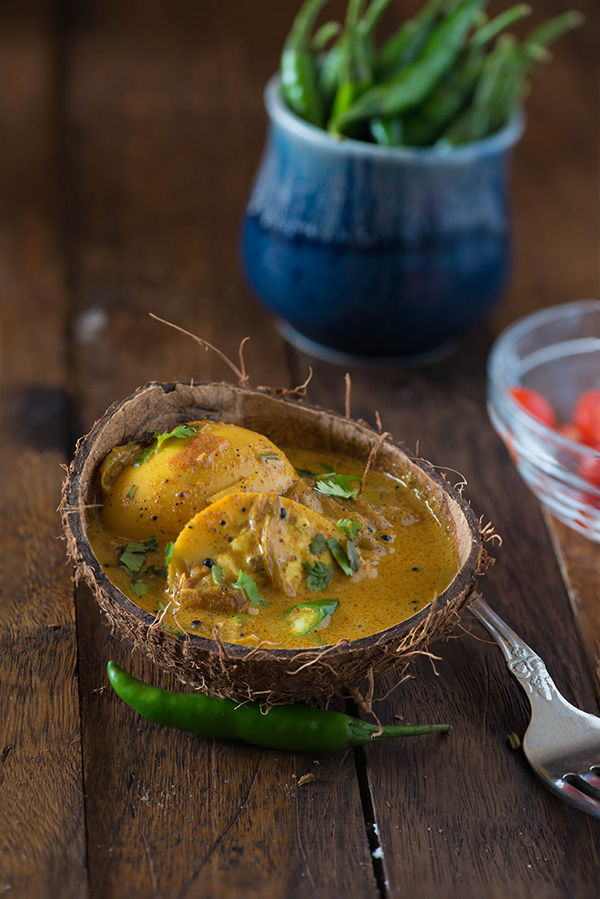 Kerala egg curry recipe, quick and easy and spicy Kerala style egg curry cooked in coconut milk. Also known as Nadan Mutta curry this is Authentic Hotel style Kerala egg curry which is served with Chapati, rice, malabar parotta, Idiyappam and appam.