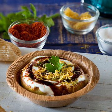 Aloo tikki is a famous street food of Delhi. A crispy and tasty Aloo tikki chaat is popular in North India. It is made with boiled potatoes and served with a smattering of various sweet and tangy chutneys along with various spice powders.