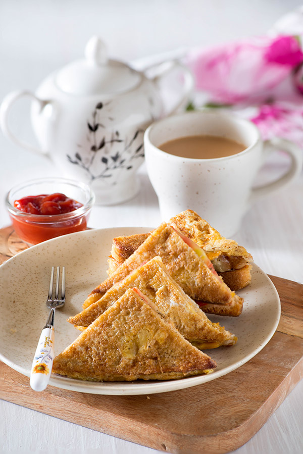 Spicy Indian French Toast is an Indian version of the popular French toast. Quick and Easy Indian breakfast made with old bread and eggs is delight to eat and especially so if you love eggs and bread for the breakfast
