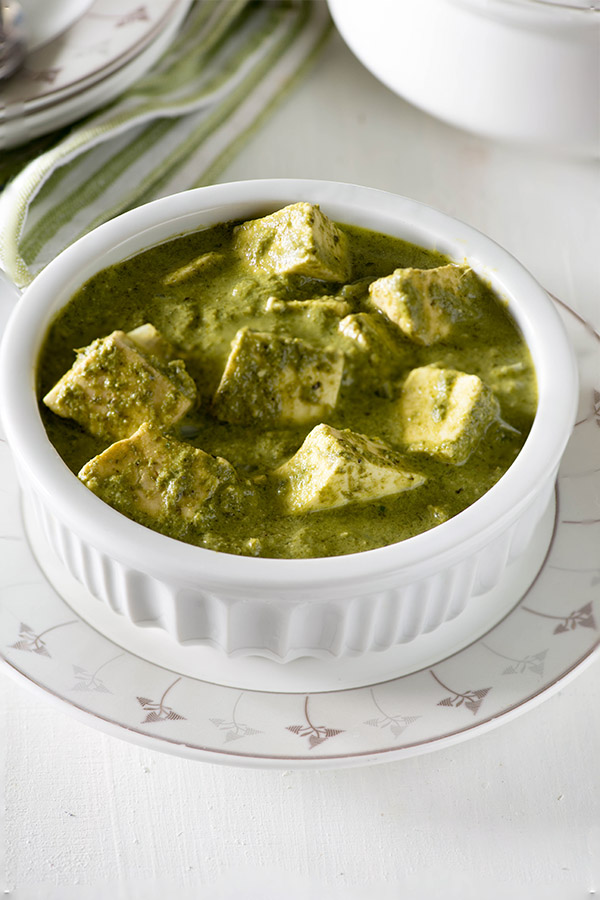 Makhmali Paneer curry is a spicy and aromatic quick paneer dish with vibrant color and flavors. Learn to make this quick paneer curry step by step video