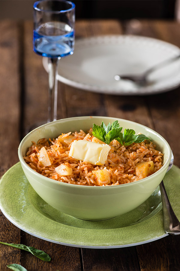 How to make Spanish Rice recipe. Spanish rice is actually a mexican dish. Rice is cooked with tomatoes, chili paste that gives beautiful red color to spanish rice