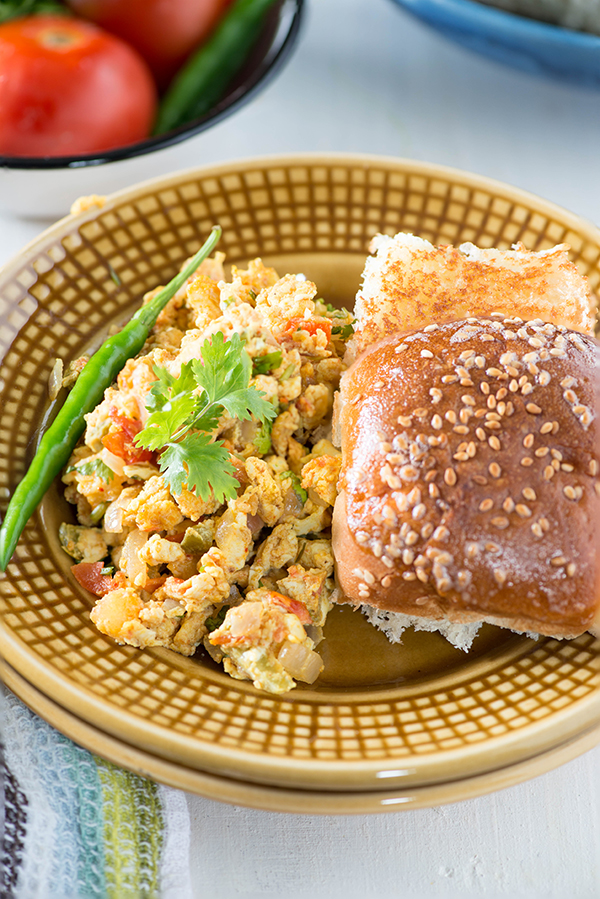 Anda Bhurji Pav Mumbai style. Spicy street style egg bhurji Pav recipe in which eggs are cooked with spicy masala. These masala scrambled eggs are served with popular Mumbai bread lady pav which is buttered and toasted. Perfect Indian street style breakfast.
