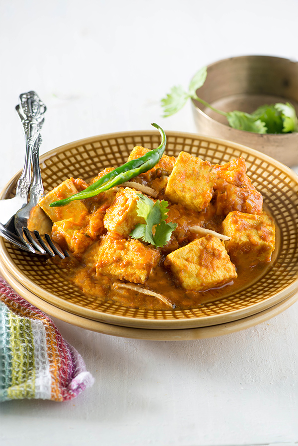 Quick Paneer Curry recipe Dhaba style, but with less Oil and in much healthier way. A quick and easy Paneer curry recipe.