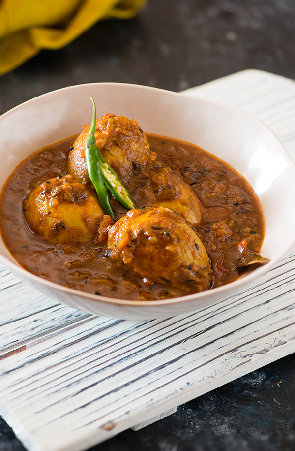 Dimer Dalna or Bengali egg curry recipe 