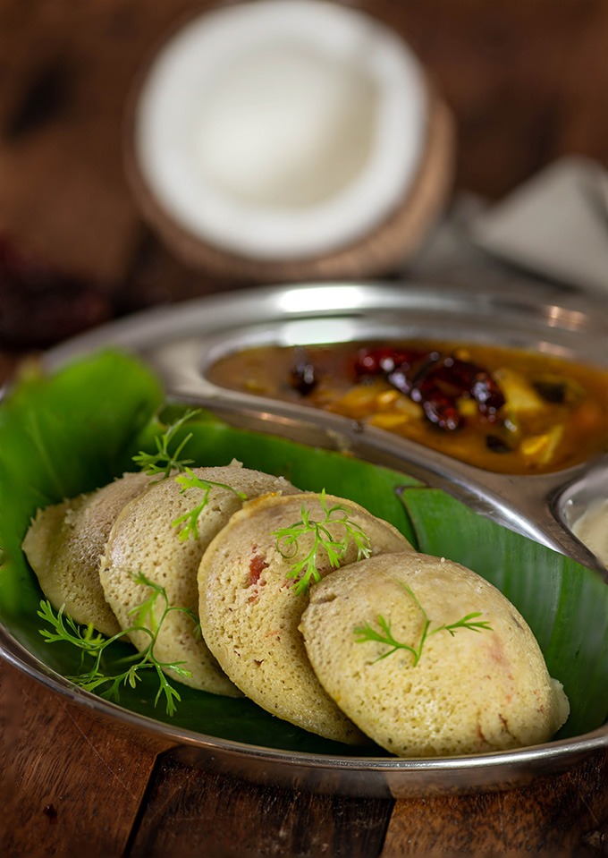 Instant soft and spongy Idlies with sambhar and coconut chutney